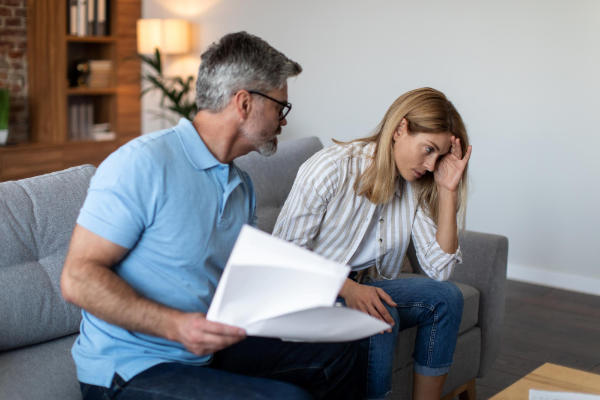A supportive counseling session for couples who are not ready for divorce