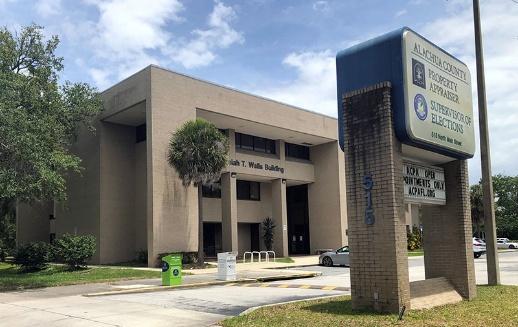 Calculator and documents used to evaluate different foreclosure options